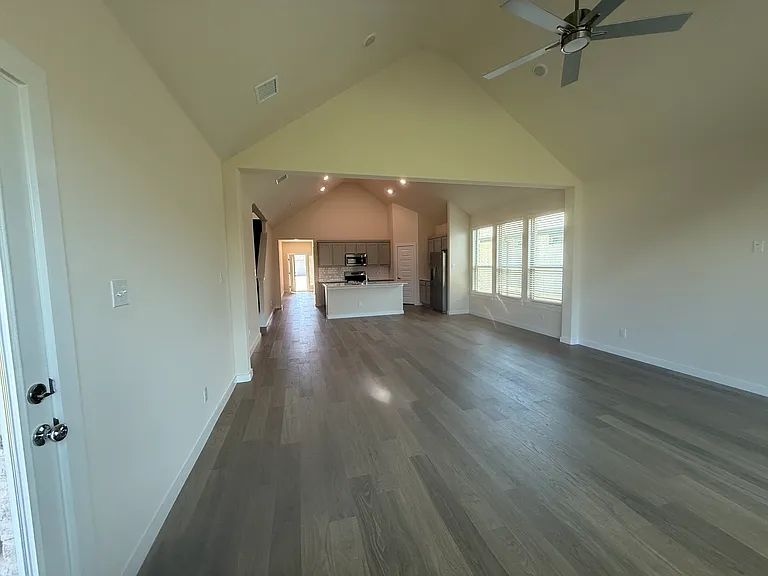 1000 Edgehurst Dr #1000 — Photo 9