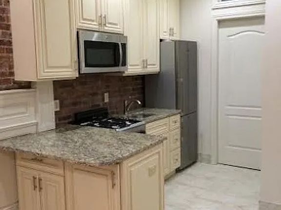 5th image of 3 W 73rd St APT 1F