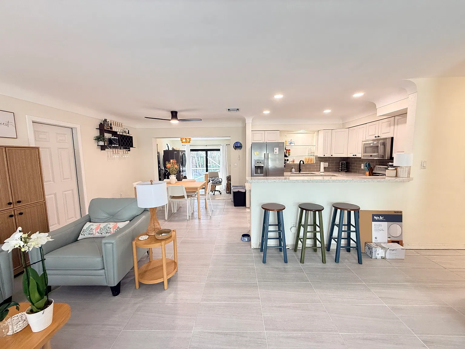 3 bed, 2.0 bath, 1558 sqft, $6,500 — Photo 3
