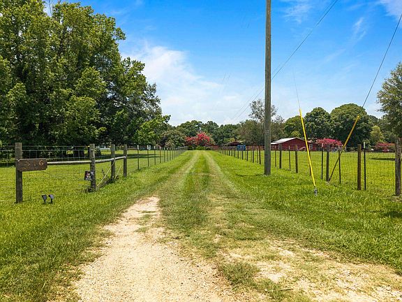 2nd image of 546 Backloop Rd