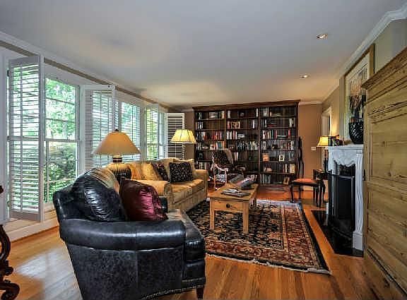 3rd image of 512 W Hillwood Dr