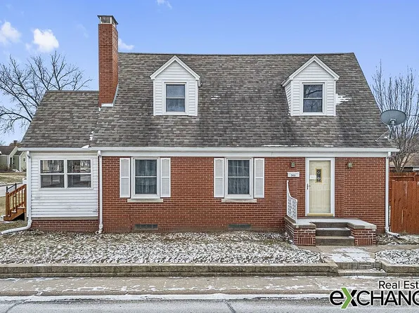 2401 32nd St, Moline, IL 61265