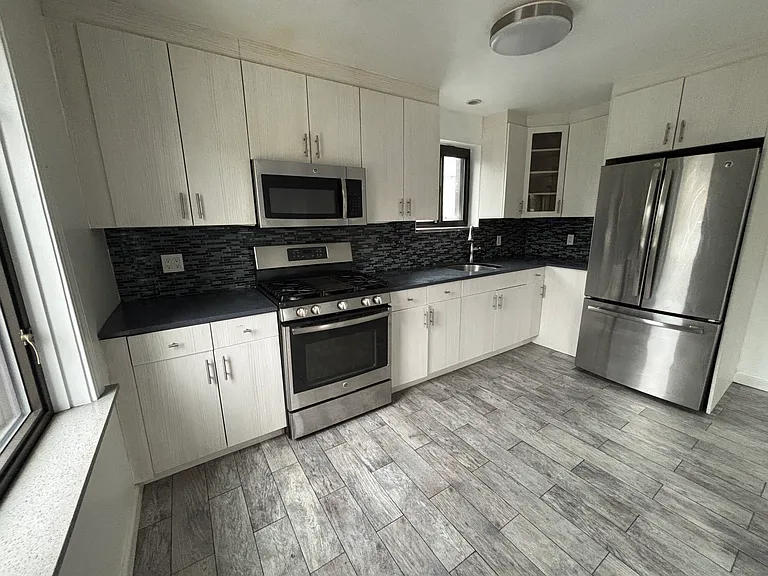 1137 W Boston Post Rd #1 — Photo 3