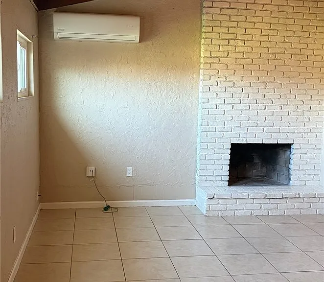 19340 Woodhill St — Photo 7