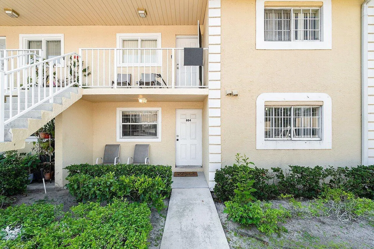 2 bed, 2.0 bath, 1201 sqft, $2,200 — Photo 1