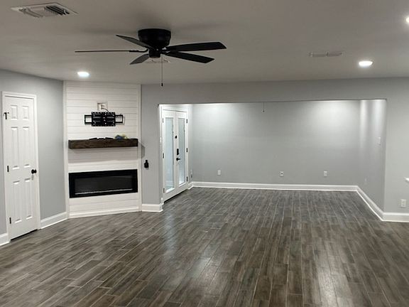 3rd image of 302 Dunaway Dr