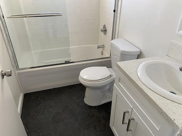 1809 S Manhattan Pl #6 — Photo 11