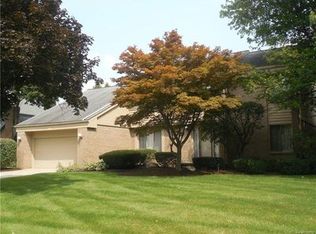 29714 Fox Club Dr, Farmington Hills, MI 48331