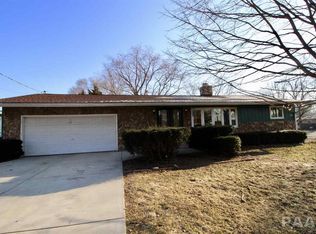 14220 Lohnes Ct, Pekin, IL