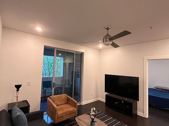 5th image of 3116 W End Cir #204