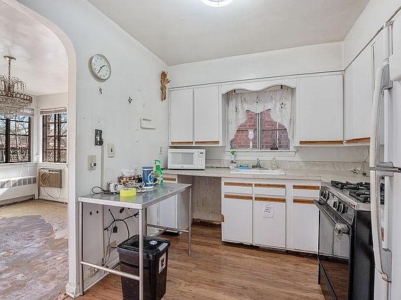 3rd image of 2919 Bouck Ave