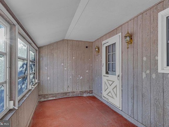 4th image of 8 Hutchinson Rd