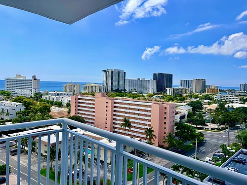 1505 N Riverside Dr Photo 1