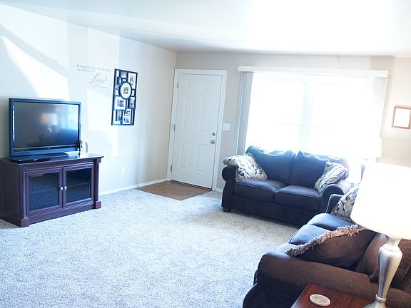 5th image of 299 Carpenter Dr
