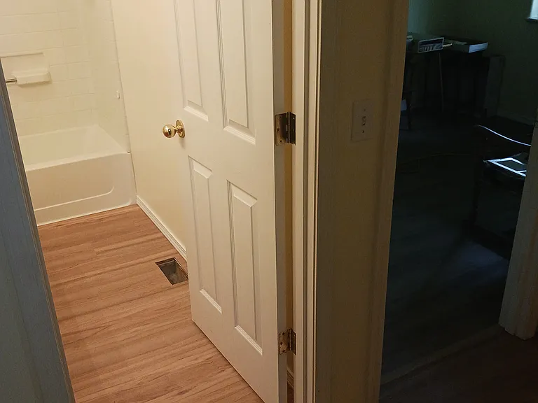 108 Burton St — Photo 36