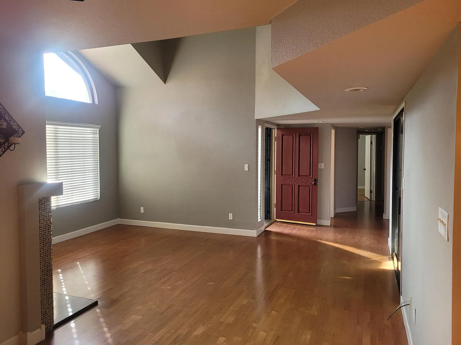 3 bed, 1209 sqft, $3,400 — Photo 3