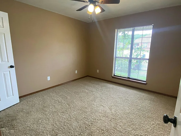25 Dallas Ln #B — Photo 3