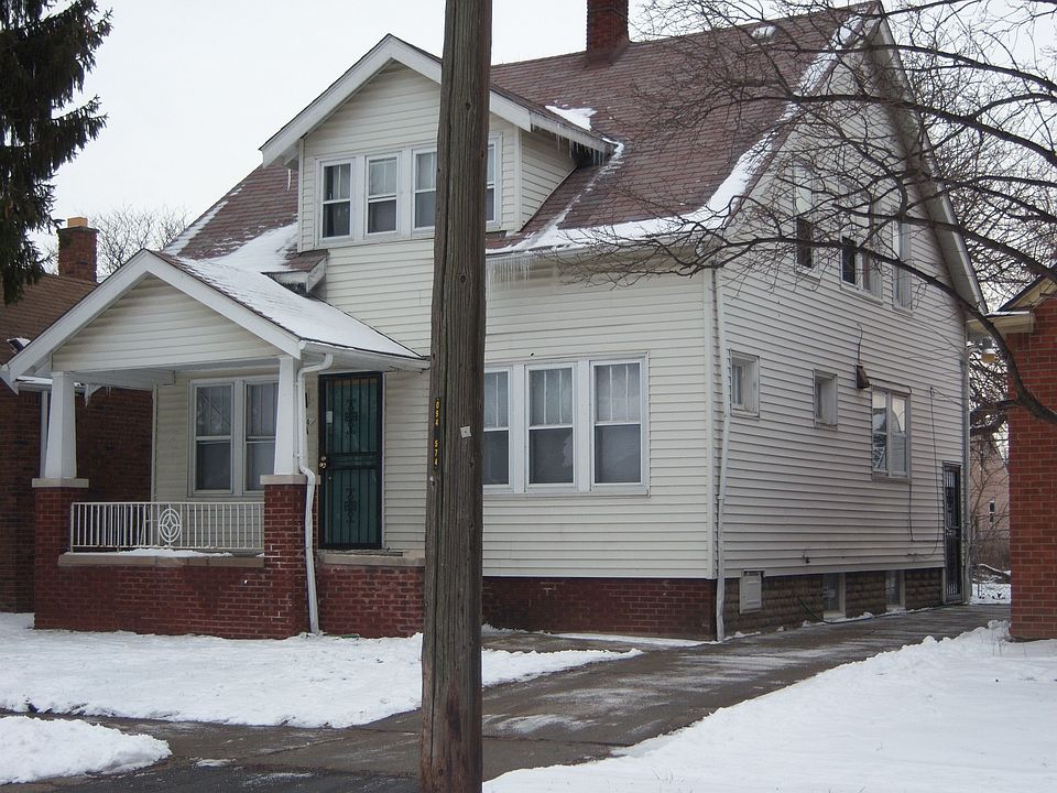 Front view of property