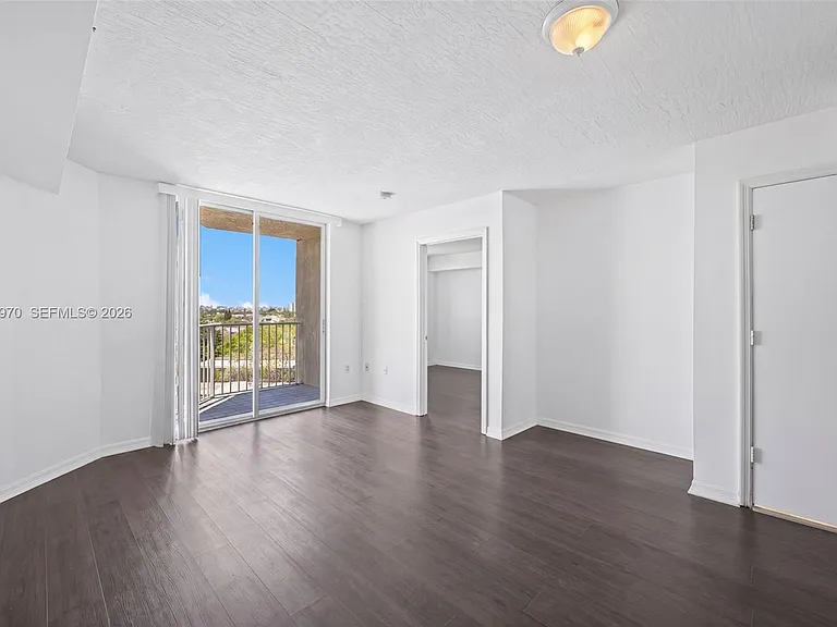 102 SW 6th Ave #605 — Photo 5