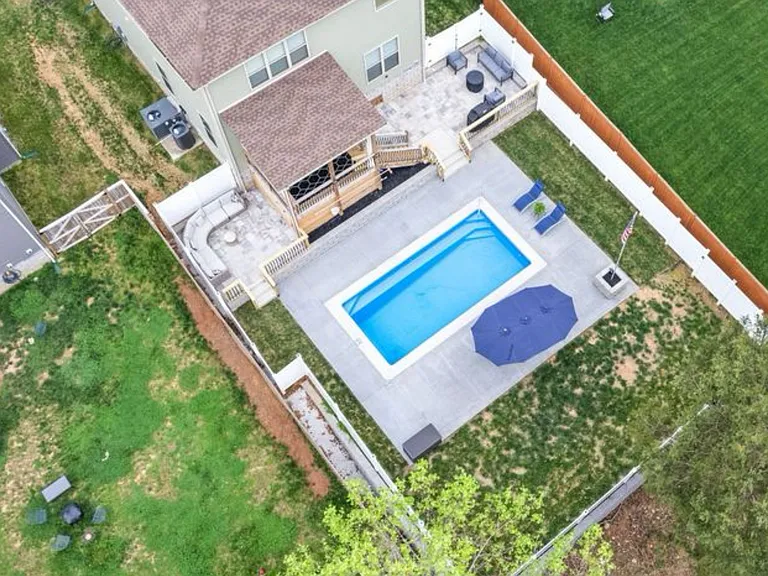 1086 Spicer Dr — Photo 13