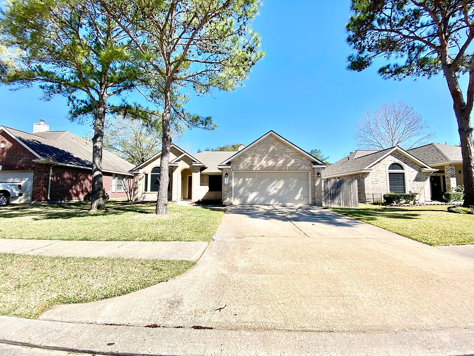 1st image of 18326 Cobblestone Dr