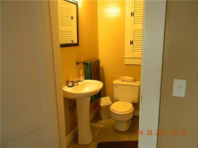 1st image of 121 Collier Ave
