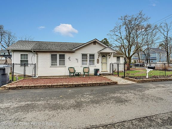 4th image of 921 Gilbert Ave