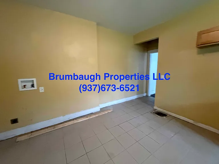1027 Park Ave — Photo 14