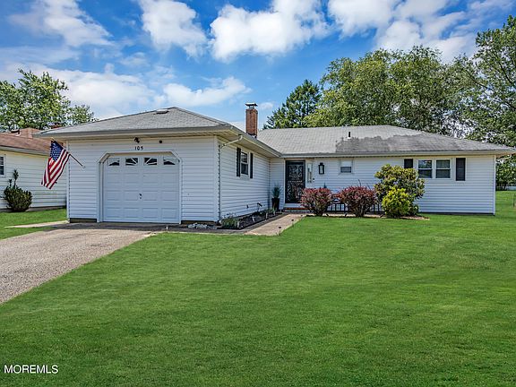 3rd image of 105 Bonaire Drive