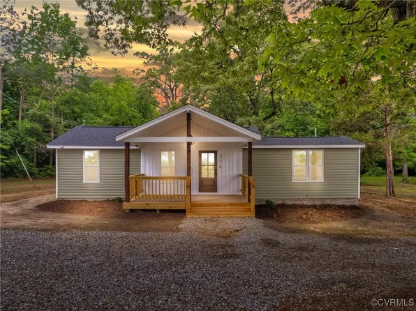 613 Green Hill Rd, Blackstone, VA 23824