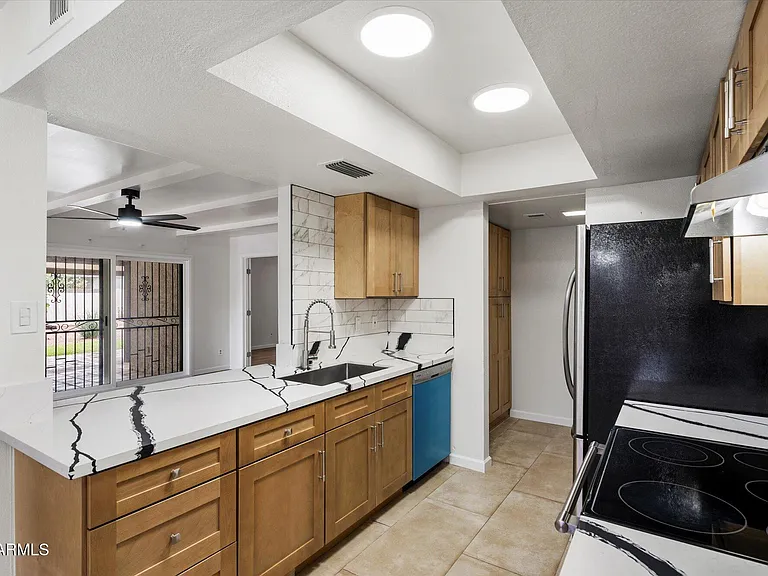 5520 N 77th Pl — Photo 9