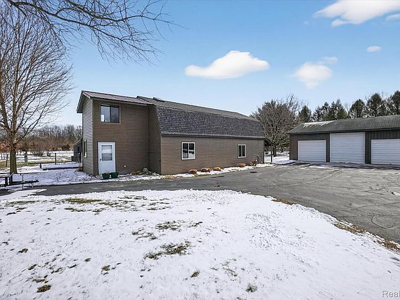 3rd image of 14463 Seymour Rd