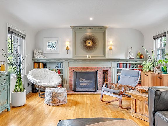 4th image of 15 Groton Ln