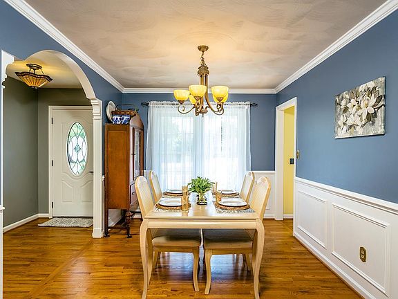 5th image of 111 Sylvan Dr