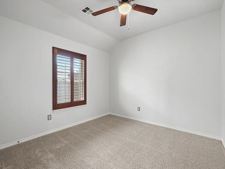 8725 Pikes Peak Rd — Photo 43