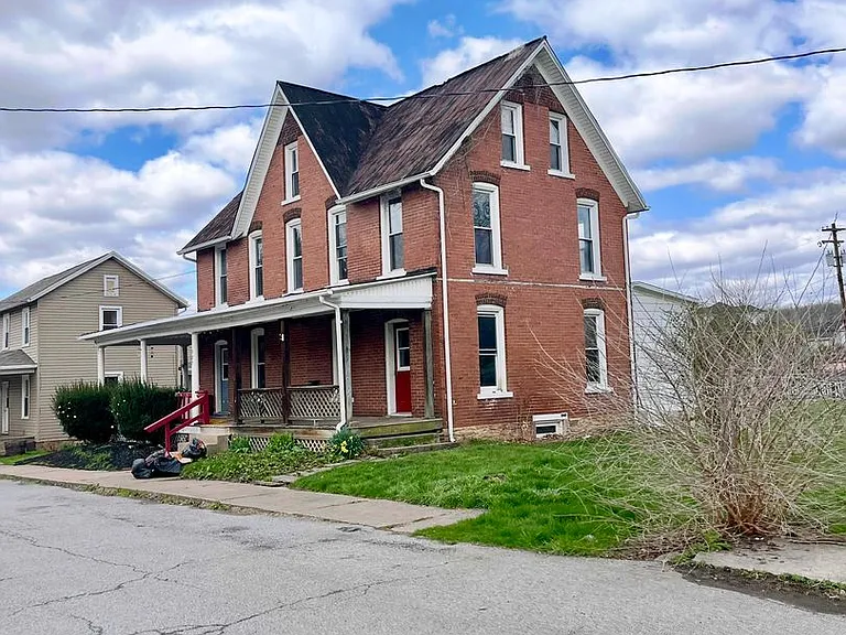125-127 Maple St — Photo 3