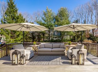 2 Poplar St, East Hampton, NY 11937