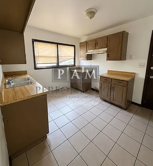 6535 N 58th St — Photo 5
