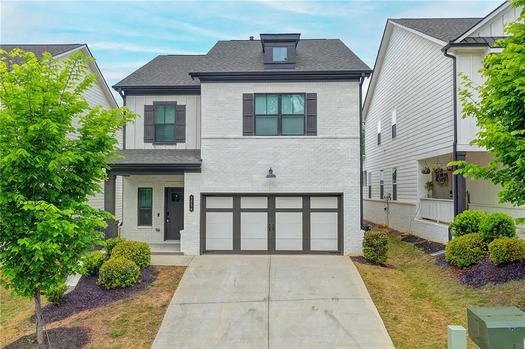 5 bed, 3.5 bath, 2621 sqft, $2,750 — Photo 2