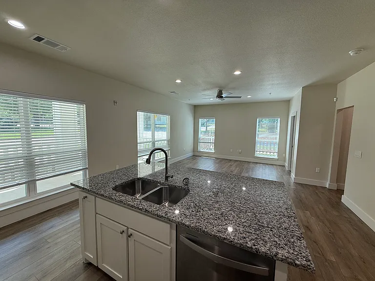 406 Alvarado St — Photo 11