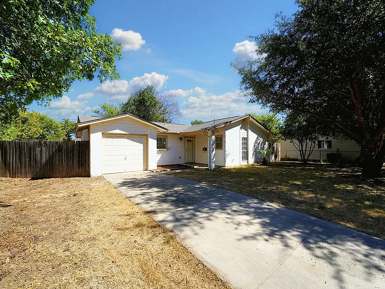 225 Linda Ct — Photo 4