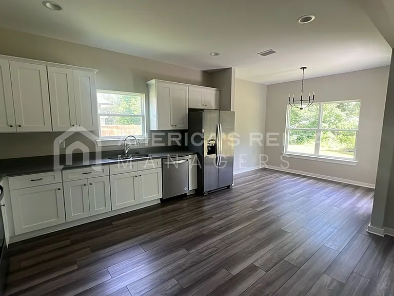 306 Kennesaw Ave — Photo 5