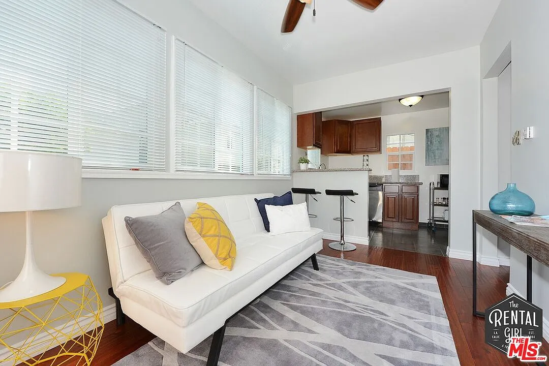 2 bed, 1.0 bath, 700 sqft, $3,226 — Photo 1