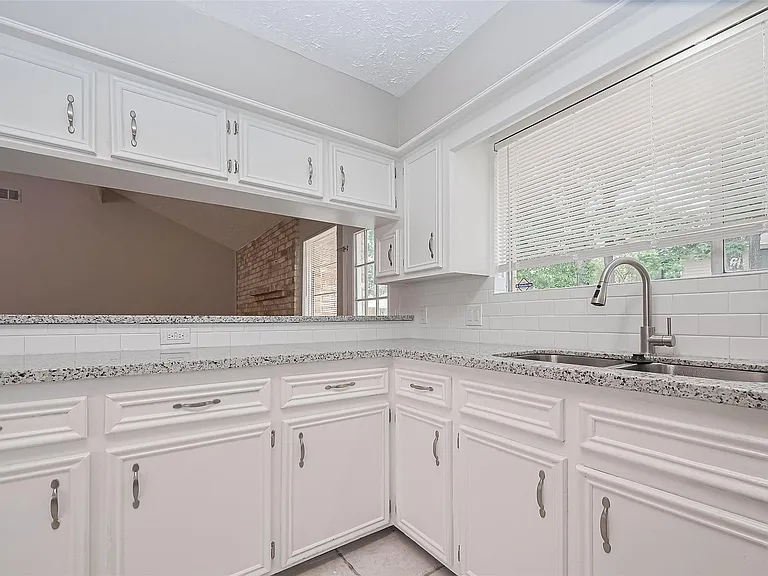 2606 Lexington Woods Dr — Photo 22