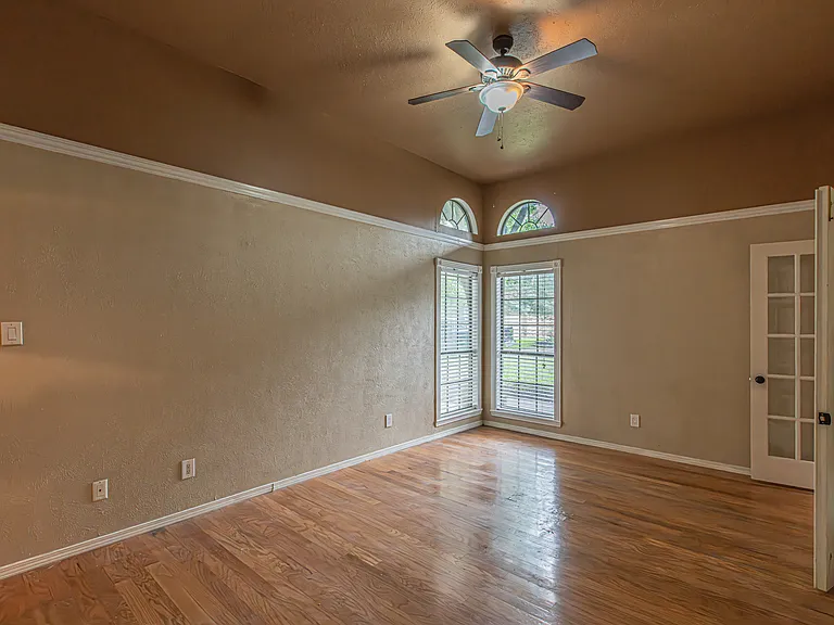 5203 Sutton Ct — Photo 21