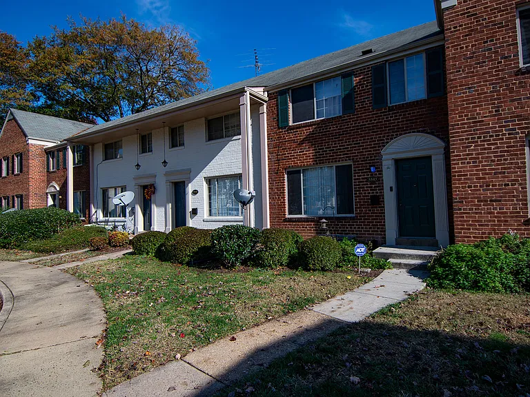 Brookville Townhomes Exterior 24