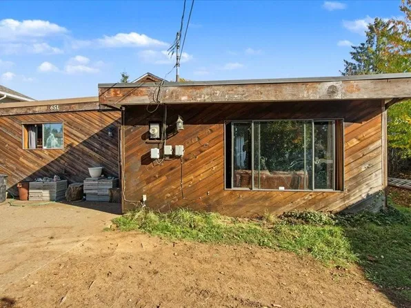 651 Dogwood St S, Campbell River, BC V9W 2Y6