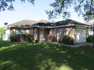 405 Shropshire St, El Campo, TX 77437