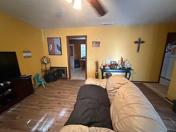 5th image of 1711 Charlotte Dr