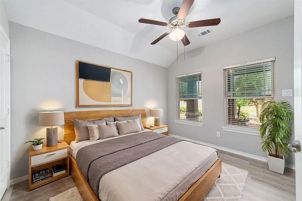 3 bed, 4.0 bath, 1582 sqft, $2,100 — Photo 3